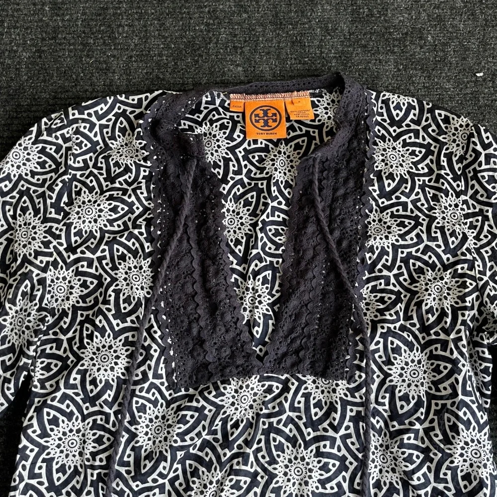 Tory Burch Tunic Top Womens 8 Navy Blue White Medallion Lace V-Neck Tassel Boho
